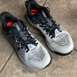 Under Armour 7.5 Mens Baseball Shoes Cleats White Black Grey Nice Condition